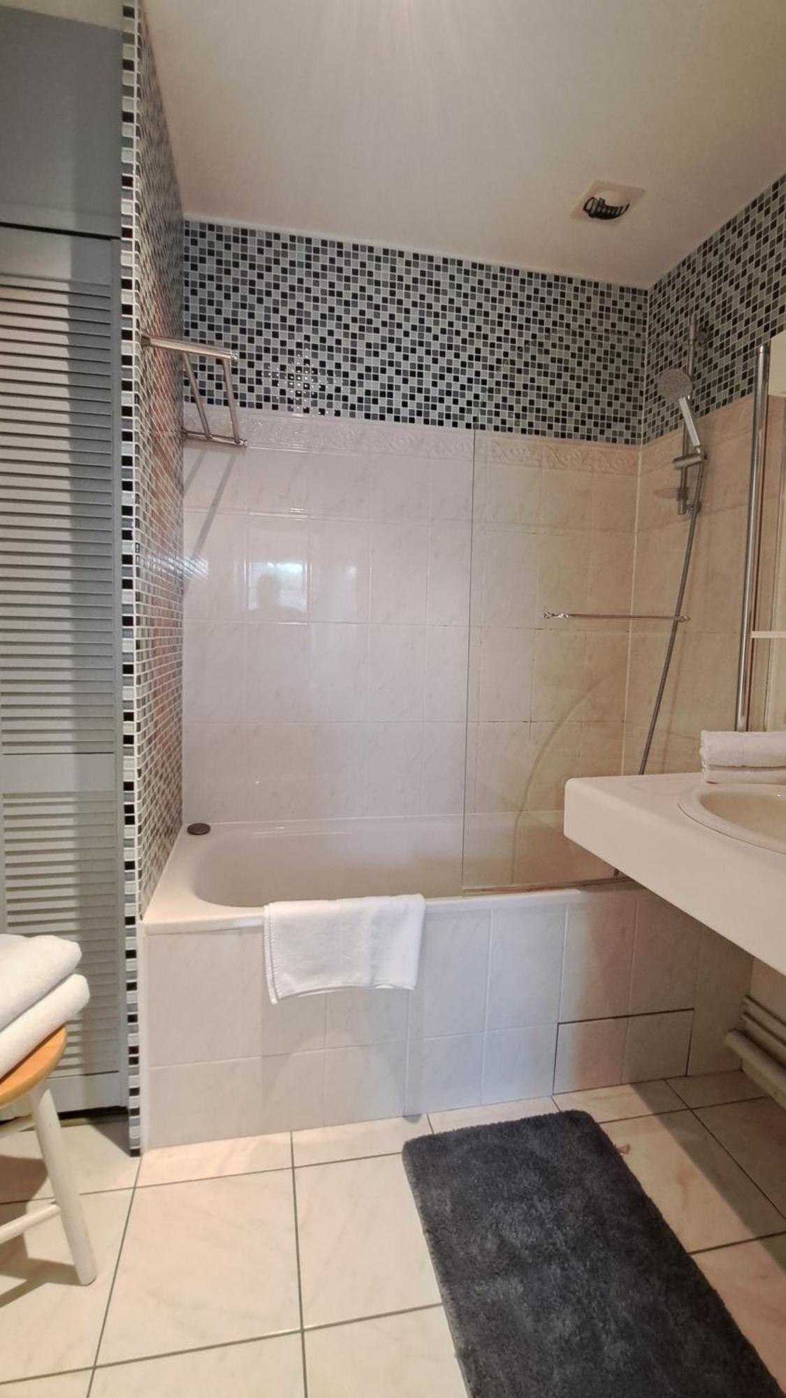 Apartament Duplex Quartier Cathedrale Parking Prive Tours Zewnętrze zdjęcie
